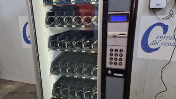 MAQUINA EXPENDEDORA VENDING DE SNACK Y BEBIDAS FRÍAS NECTA SNAKKY MAX